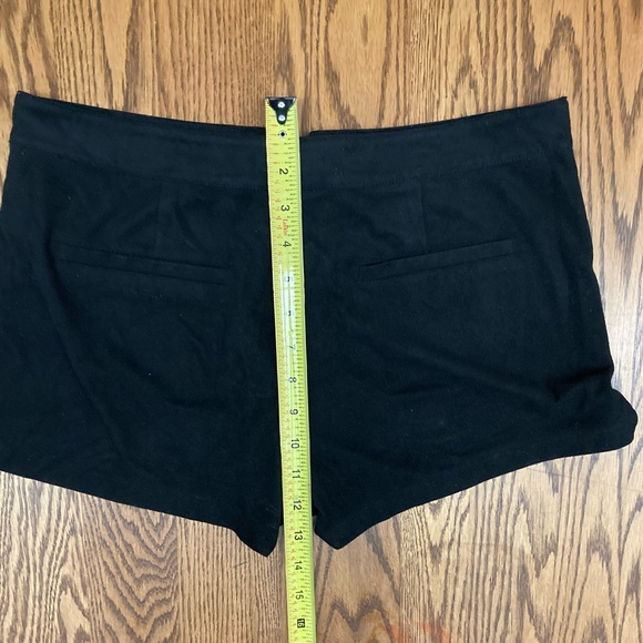 🌻FOREVER21🌻Black front lace-up shorts with faux back pockets size 29. ✨EUC✨ - Picture 7 of 7